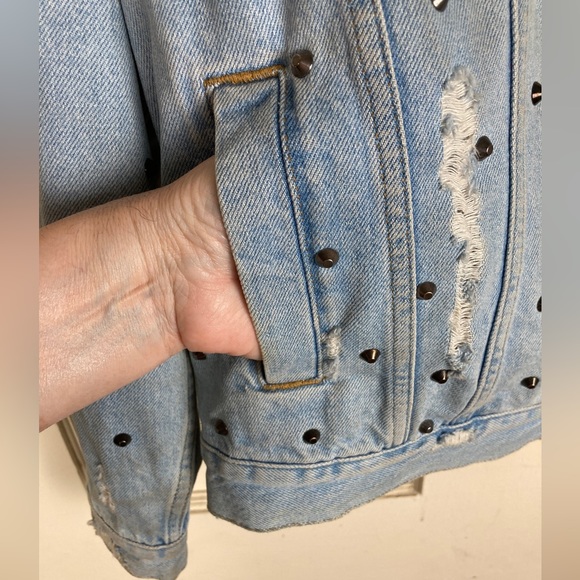 Oversized TOPSHOP Distressed Moto denim Jacket pale blue denim studded US 8 $150 - Picture 8 of 16
